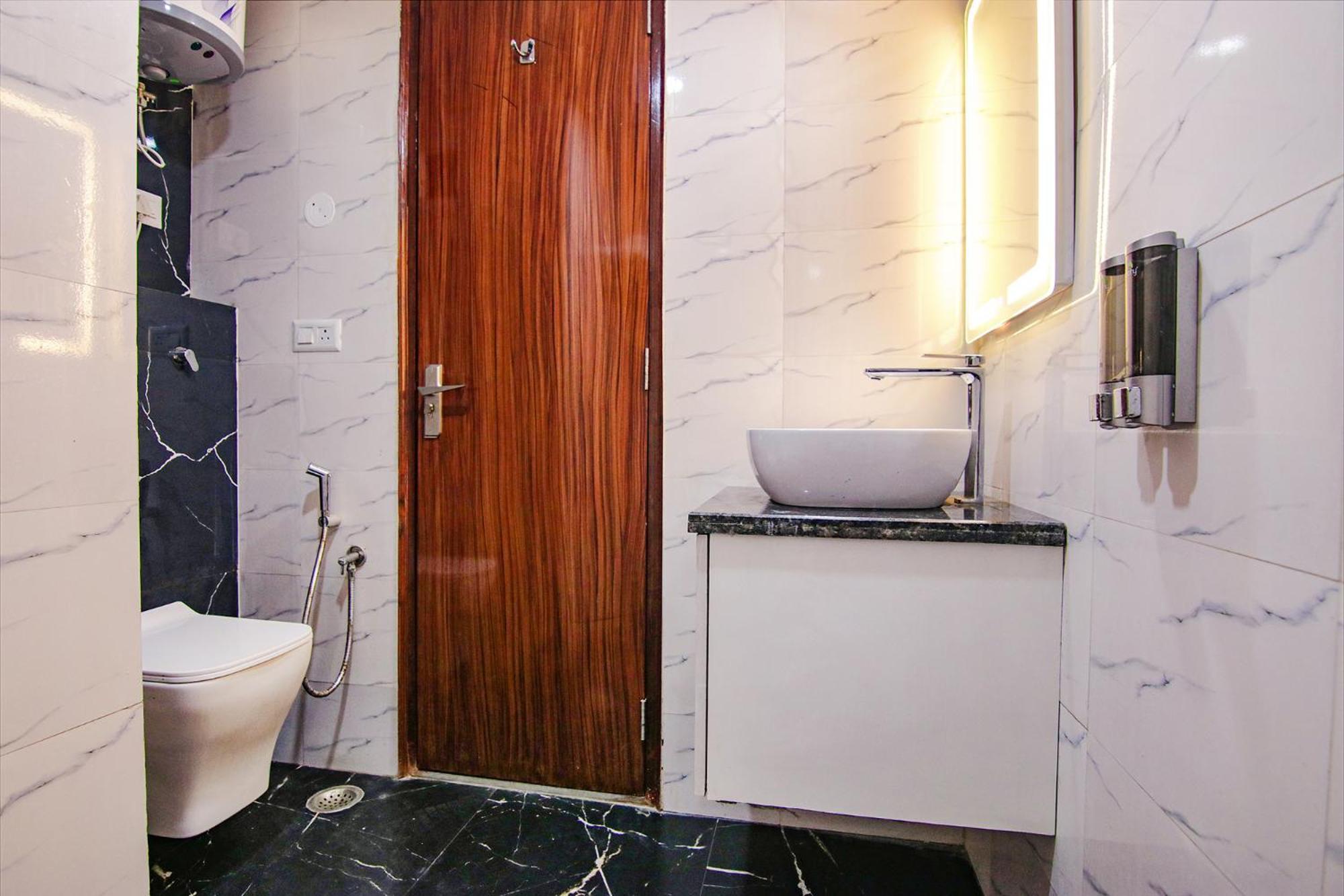Fabhotel Satyam International Noida Exterior photo