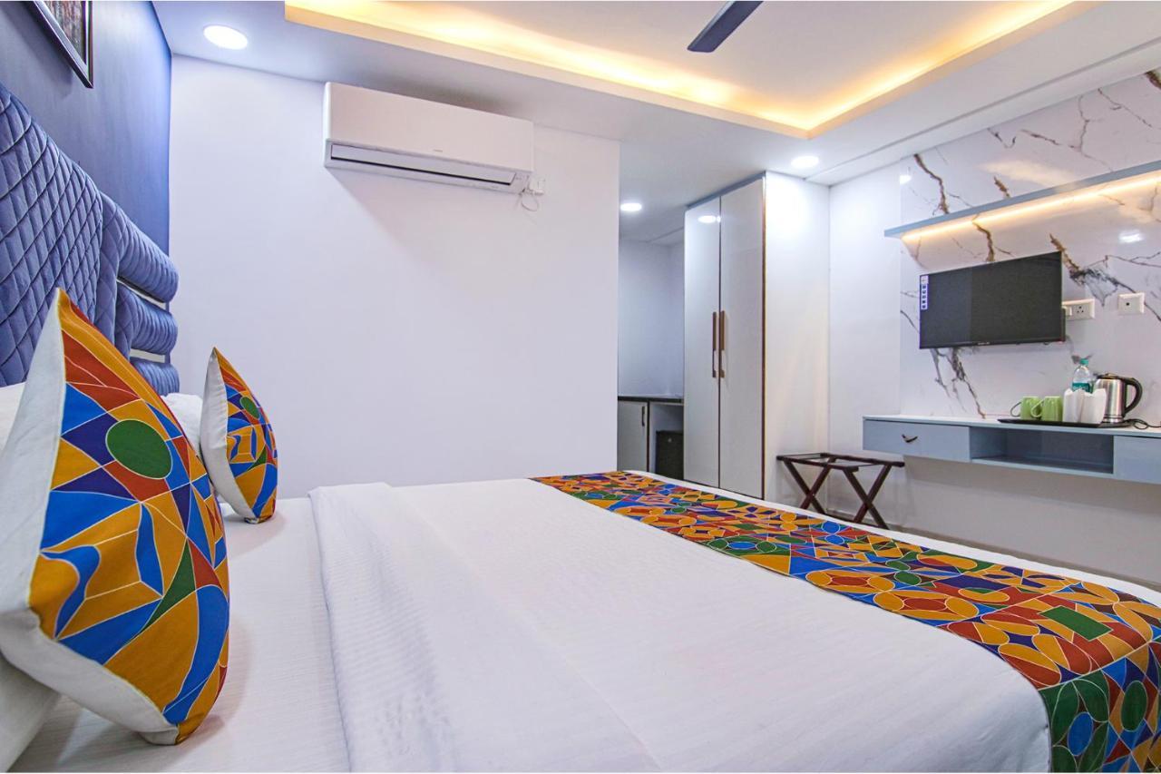Fabhotel Satyam International Noida Exterior photo