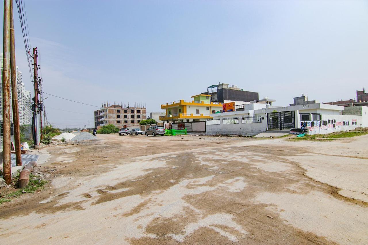 Fabhotel Satyam International Noida Exterior photo