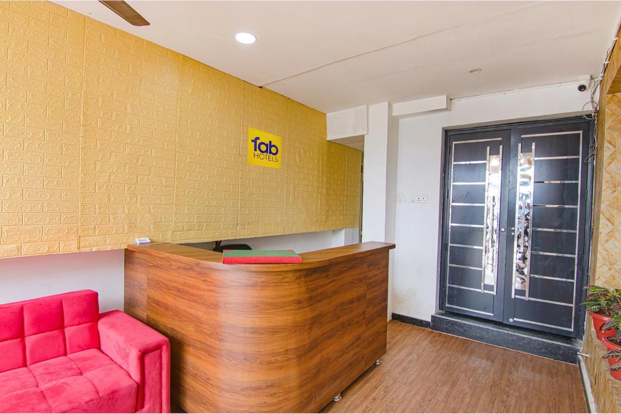Fabhotel Satyam International Noida Exterior photo