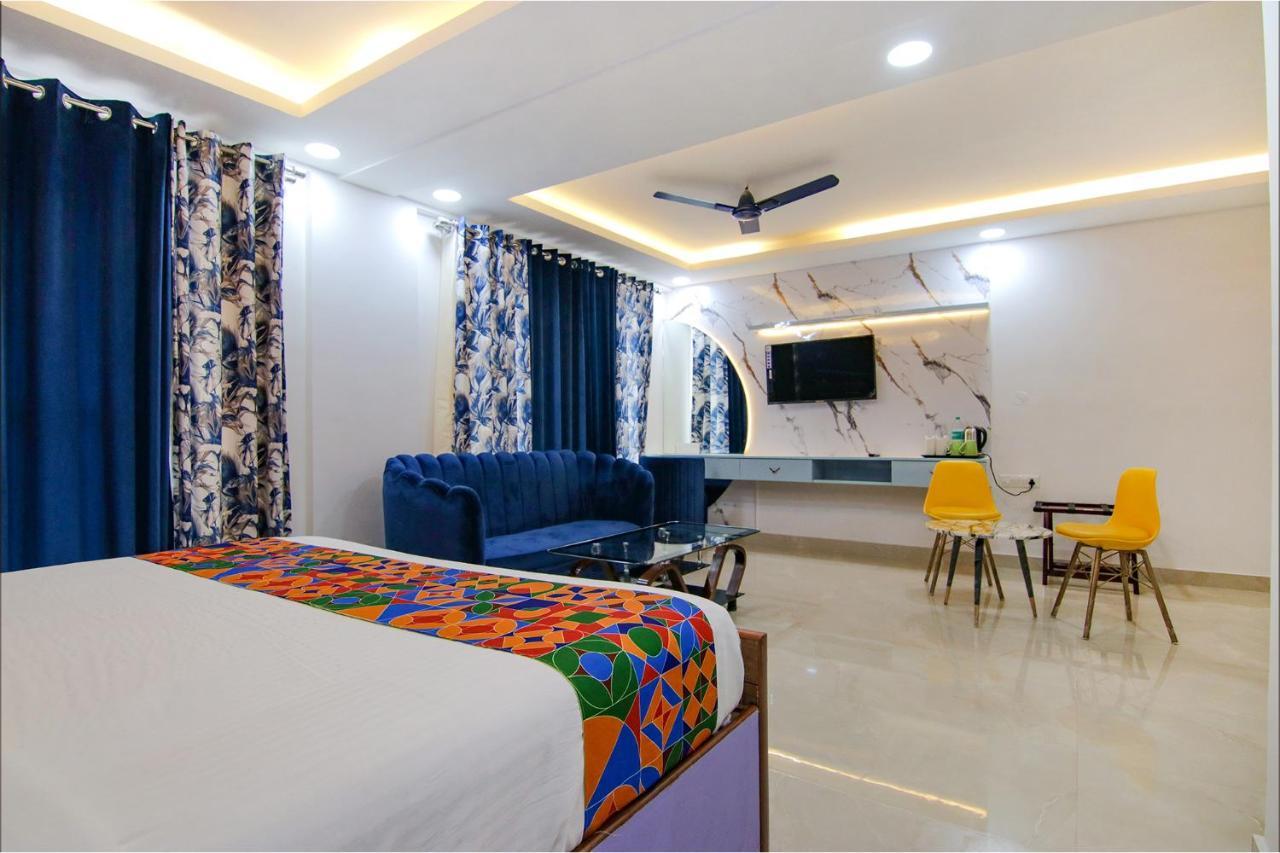 Fabhotel Satyam International Noida Exterior photo