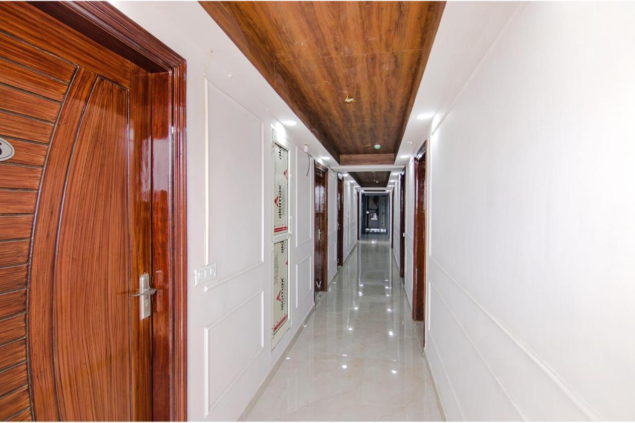 Fabhotel Satyam International Noida Exterior photo