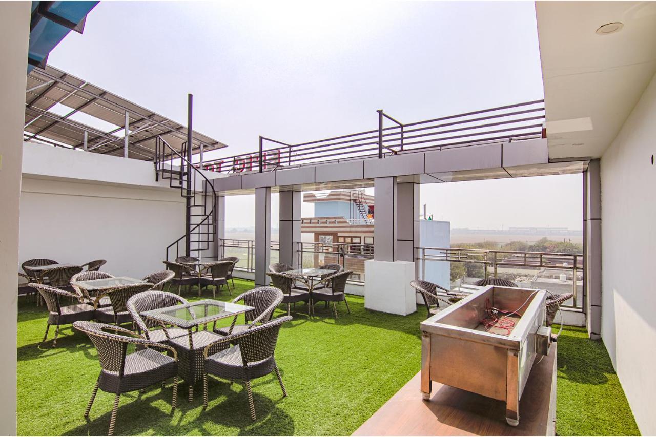 Fabhotel Satyam International Noida Exterior photo